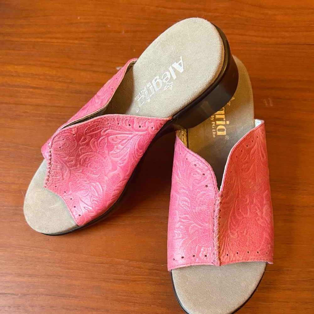 Sale 🌹Alegria Women's Pink Mules sandals 7.5 like new!
